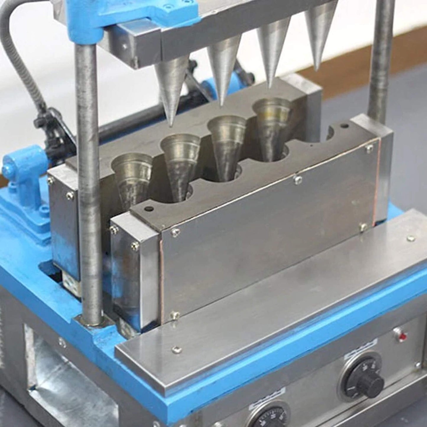 Heavy Duty Commercial 4-Mold Ice Cream Cone Maker Machine