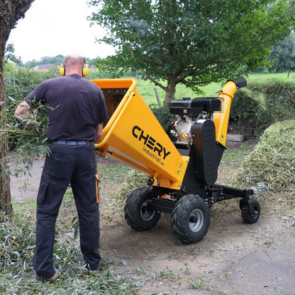 Heavy-Duty 6-Inch 420CC 15HP Gas Wood Chipper Shredder Mulcher with Tow Bar & Safety Stop Bar