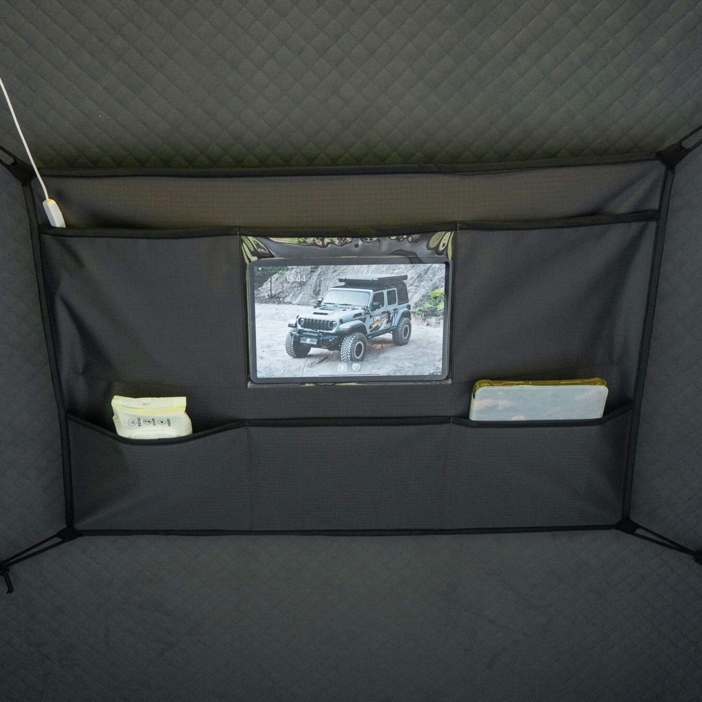 Trailora Heavy-Duty 2-3 Person Hardshell Rooftop Tent with Ladder