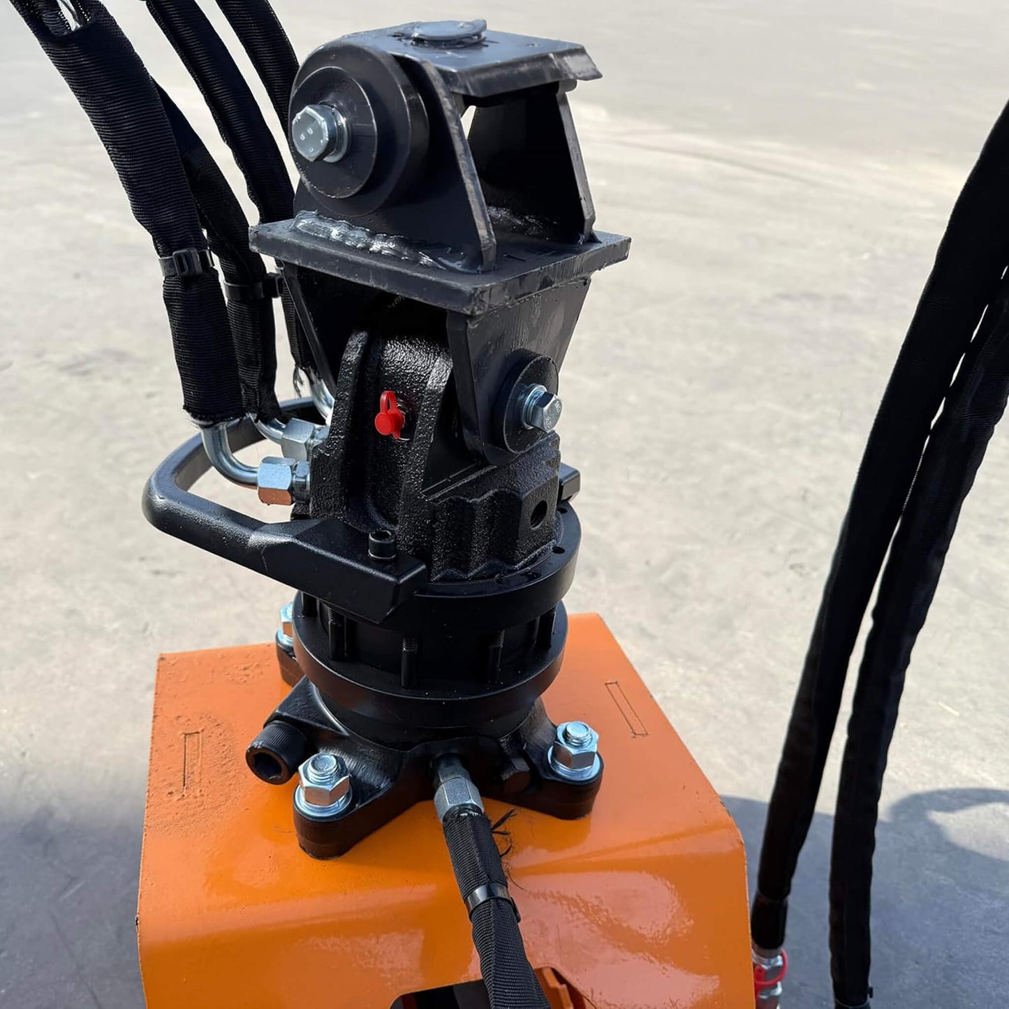 Heavy-Duty 360-Degree Rotating Log Grapple Skid Steer Attachment