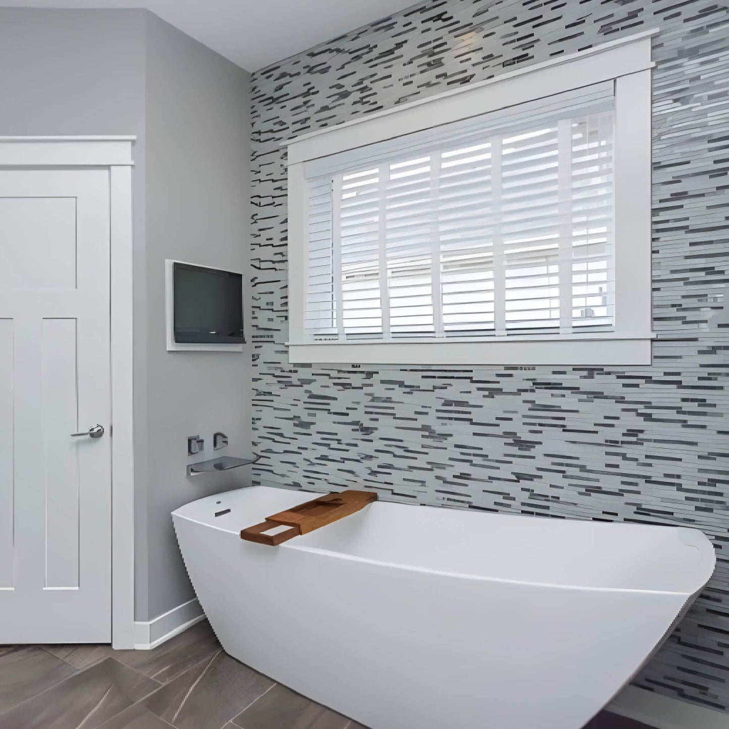 Jacuzzi Stella Unique Size Soaking Tub