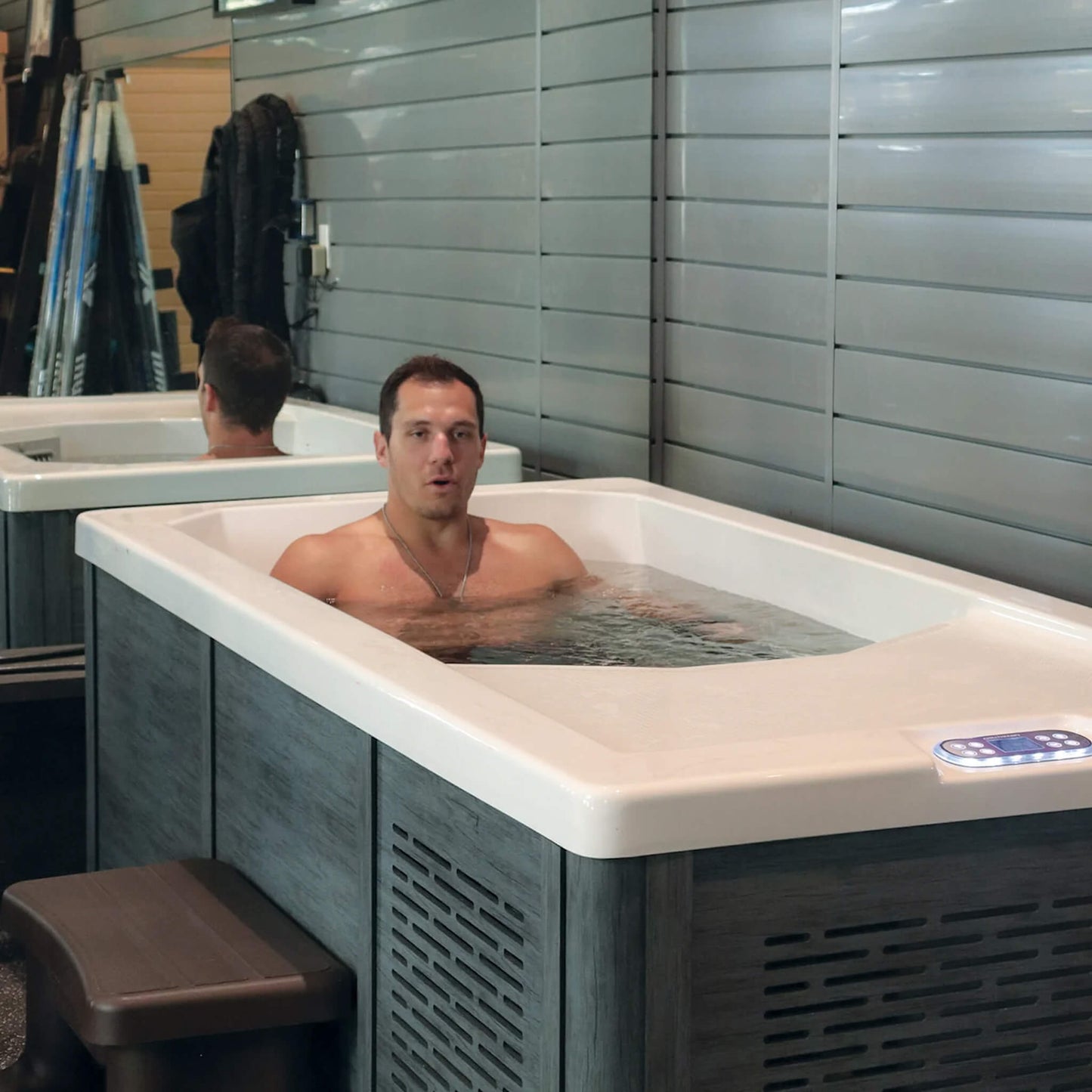 CSC 1000 Premium Cold Plunge Spa Tub with Built-In Ozone and Multi-Coloured Exterior Lighting