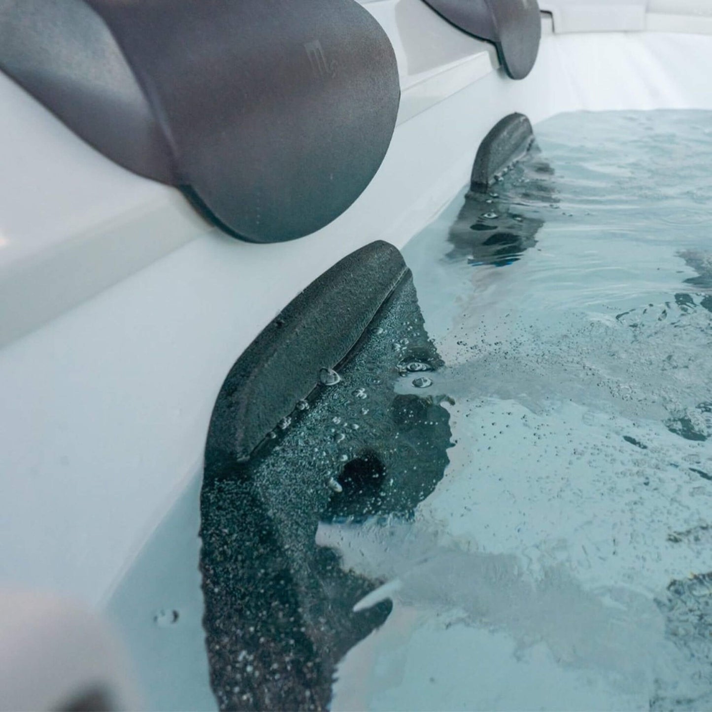 MSpa F-OS063W Oslo Supreme 6-Person 120 Jets Square Spa with LED Lights & Integrated App Control